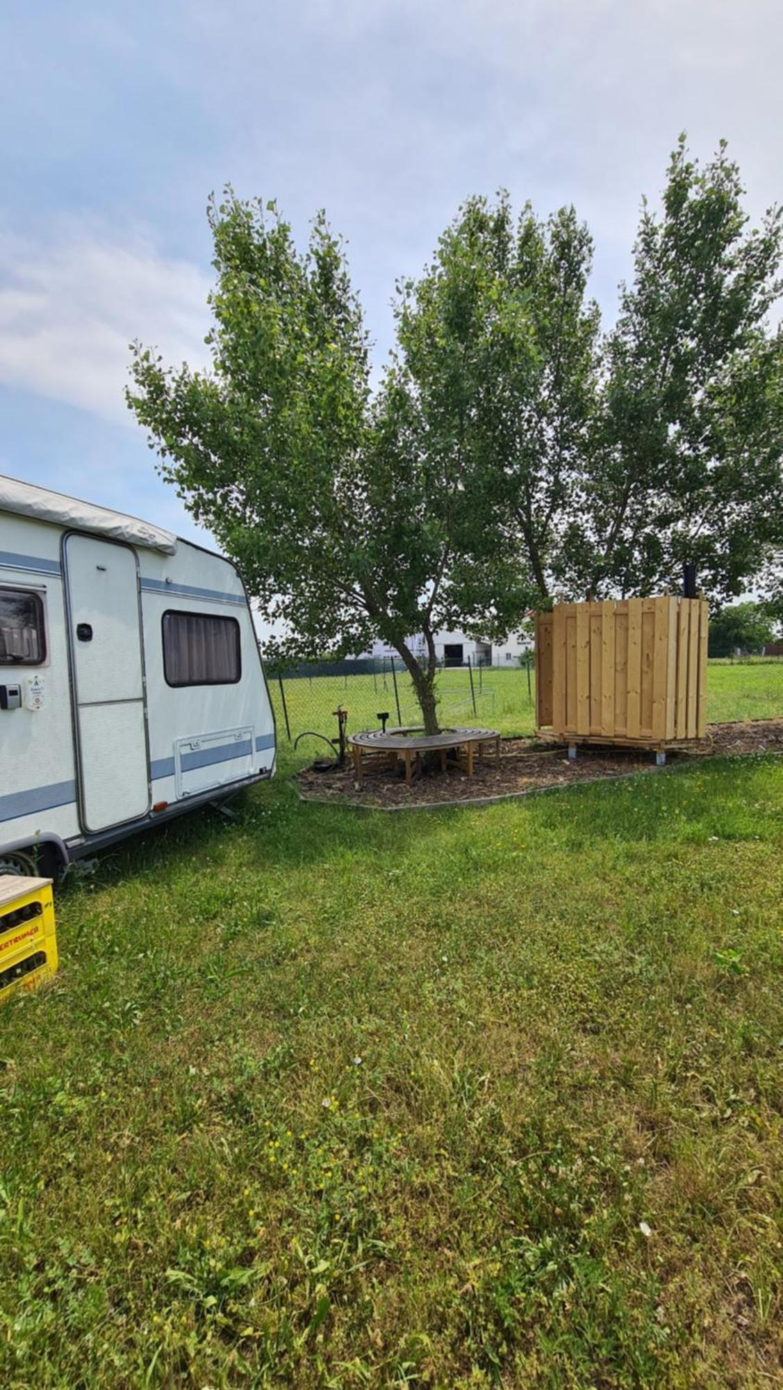 Louise'S Camper Hotel Neusiedl an der Zaya Buitenkant foto